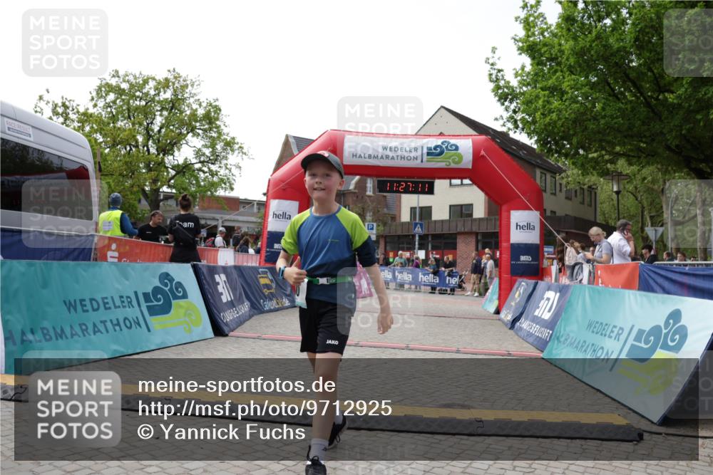 10.05.2026 - 8. Wedeler Halbmarathon Yannick Fuchs http://msf.ph/oto/9712925 10.05.2026 11:27:10 Ziel 60, 565, 967 meine-sportfotos.de