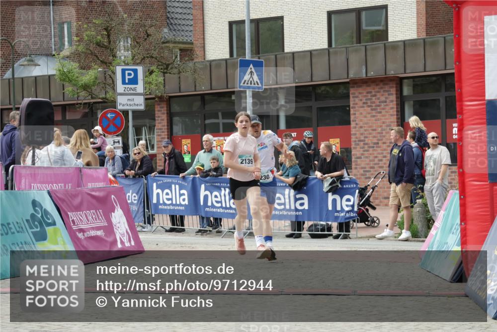 10.05.2026 - 8. Wedeler Halbmarathon Yannick Fuchs http://msf.ph/oto/9712944 10.05.2026 11:27:17 Ziel 230, 2139 meine-sportfotos.de