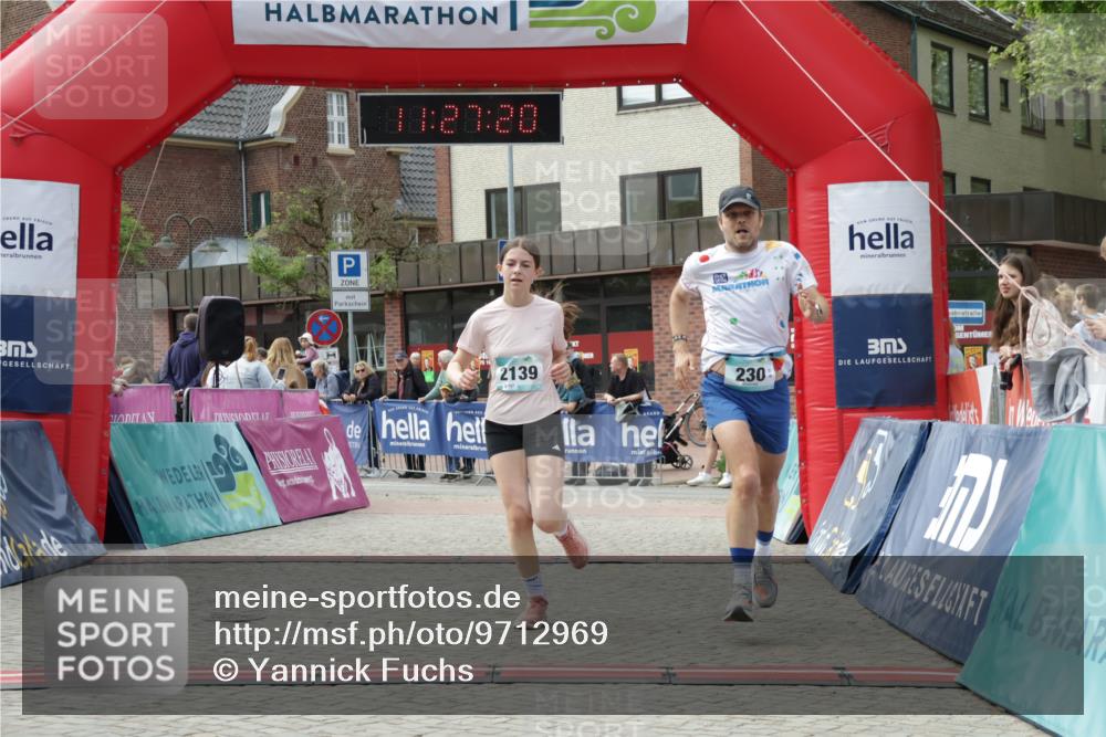 10.05.2026 - 8. Wedeler Halbmarathon Yannick Fuchs http://msf.ph/oto/9712969 10.05.2026 11:27:19 Ziel 230, 735, 2139 meine-sportfotos.de