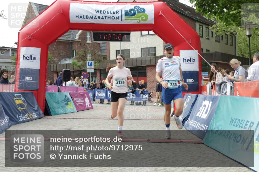 10.05.2026 - 8. Wedeler Halbmarathon Yannick Fuchs http://msf.ph/oto/9712975 10.05.2026 11:27:19 Ziel 230, 735, 2139 meine-sportfotos.de