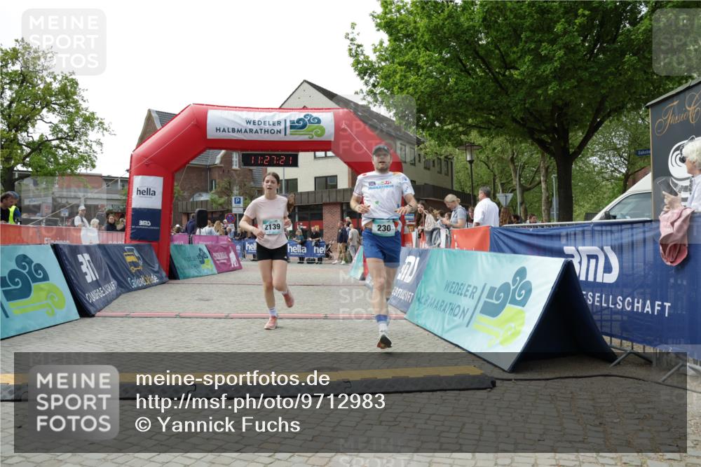 10.05.2026 - 8. Wedeler Halbmarathon Yannick Fuchs http://msf.ph/oto/9712983 10.05.2026 11:27:19 Ziel 230, 735, 2139 meine-sportfotos.de