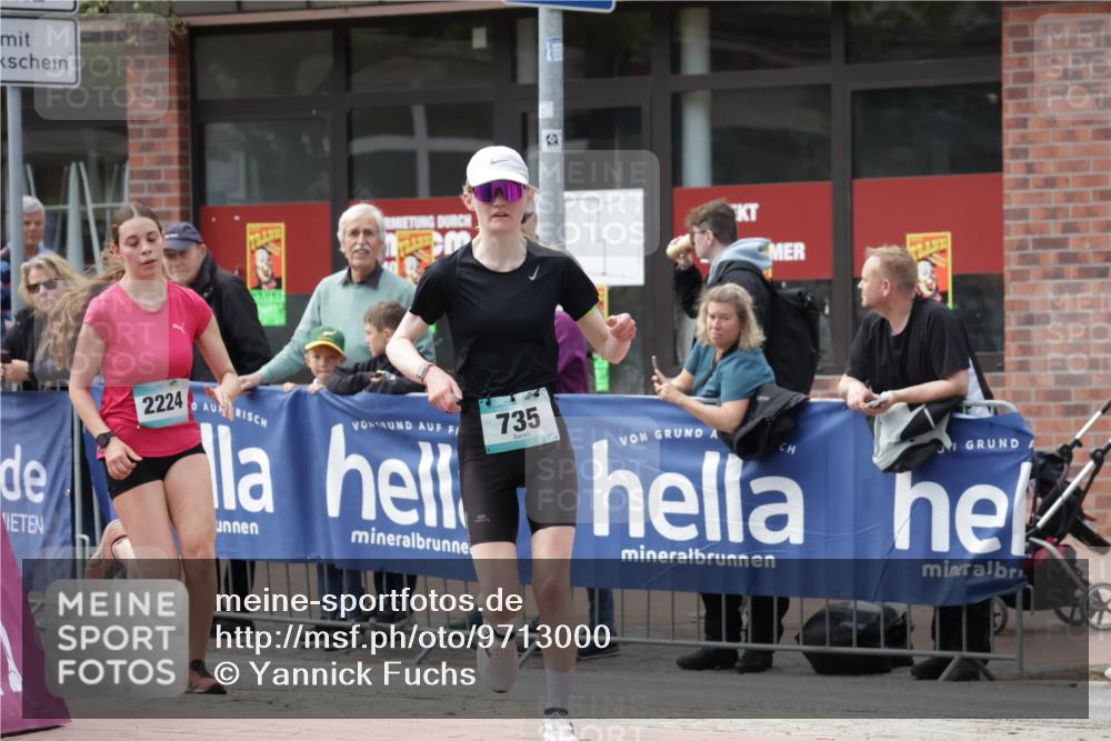 10.05.2026 - 8. Wedeler Halbmarathon Yannick Fuchs http://msf.ph/oto/9713000 10.05.2026 11:27:22 Ziel 230, 735, 2139, 2224 meine-sportfotos.de