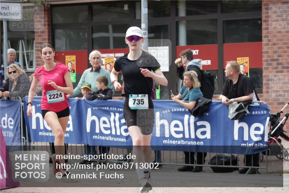 10.05.2026 - 8. Wedeler Halbmarathon Yannick Fuchs http://msf.ph/oto/9713002 10.05.2026 11:27:22 Ziel 230, 735, 2139, 2224 meine-sportfotos.de