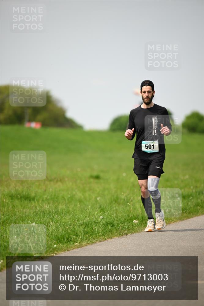 10.05.2026 - 8. Wedeler Halbmarathon Dr. Thomas Lammeyer http://msf.ph/oto/9713003 10.05.2026 12:11:59 Laufen 501 meine-sportfotos.de