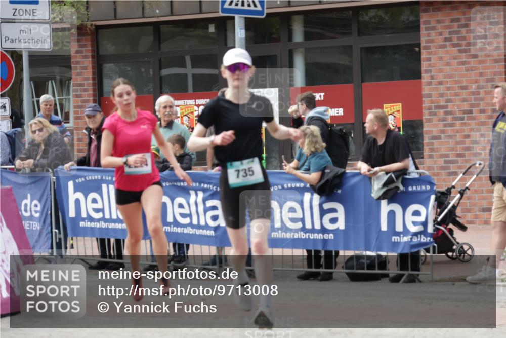 10.05.2026 - 8. Wedeler Halbmarathon Yannick Fuchs http://msf.ph/oto/9713008 10.05.2026 11:27:22 Ziel 230, 735, 2139, 2224 meine-sportfotos.de