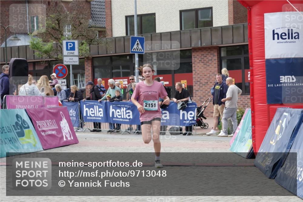10.05.2026 - 8. Wedeler Halbmarathon Yannick Fuchs http://msf.ph/oto/9713048 10.05.2026 11:27:27 Ziel 735, 2151, 2224 meine-sportfotos.de