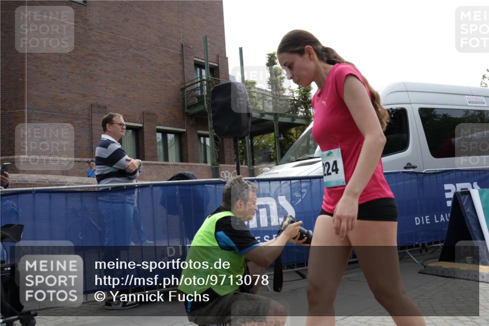 10.05.2026 - 8. Wedeler Halbmarathon Yannick Fuchs http://msf.ph/oto/9713078 10.05.2026 11:27:30 Ziel 2151, 2224 meine-sportfotos.de