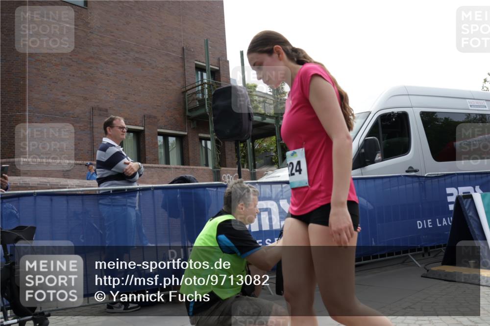 10.05.2026 - 8. Wedeler Halbmarathon Yannick Fuchs http://msf.ph/oto/9713082 10.05.2026 11:27:30 Ziel 2151, 2224 meine-sportfotos.de
