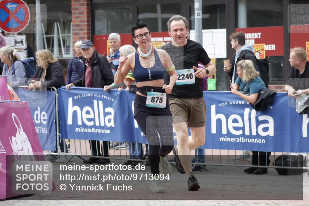 10.05.2026 - 8. Wedeler Halbmarathon Yannick Fuchs http://msf.ph/oto/9713094 10.05.2026 11:27:47 Ziel 875, 2210, 2240 meine-sportfotos.de