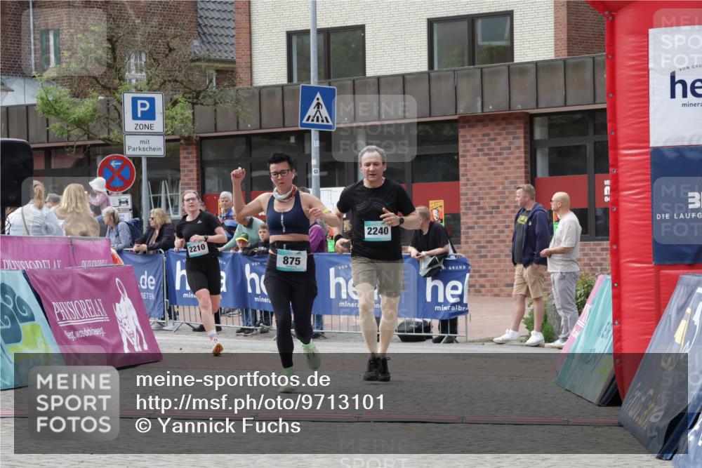 10.05.2026 - 8. Wedeler Halbmarathon Yannick Fuchs http://msf.ph/oto/9713101 10.05.2026 11:27:48 Ziel 875, 2106, 2210, 2240 meine-sportfotos.de