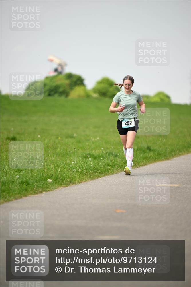 10.05.2026 - 8. Wedeler Halbmarathon Dr. Thomas Lammeyer http://msf.ph/oto/9713124 10.05.2026 12:13:05 Laufen 292 meine-sportfotos.de
