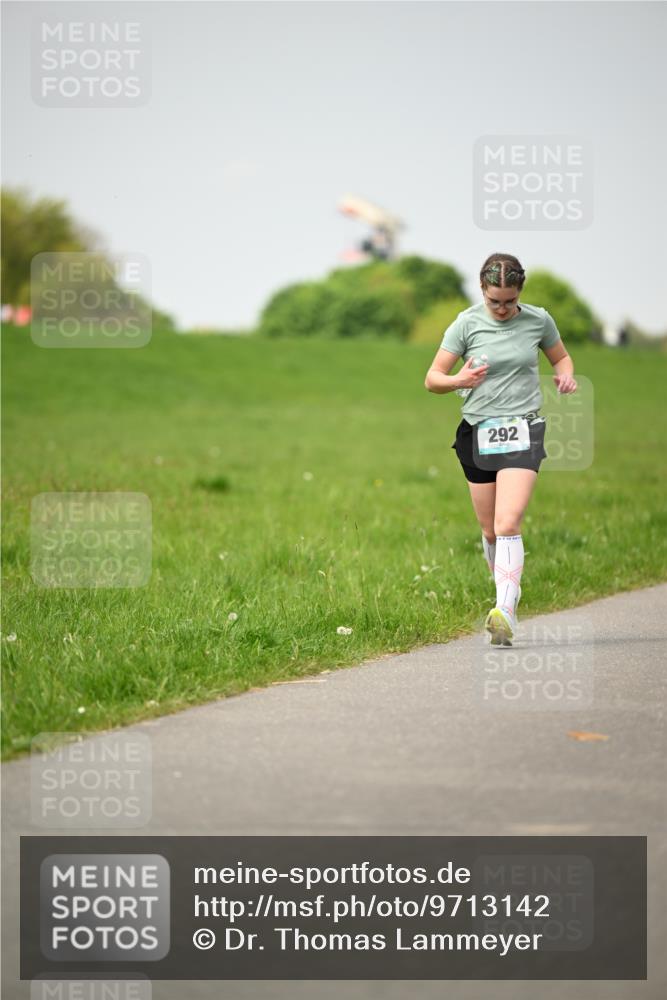 10.05.2026 - 8. Wedeler Halbmarathon Dr. Thomas Lammeyer http://msf.ph/oto/9713142 10.05.2026 12:13:06 Laufen 292 meine-sportfotos.de