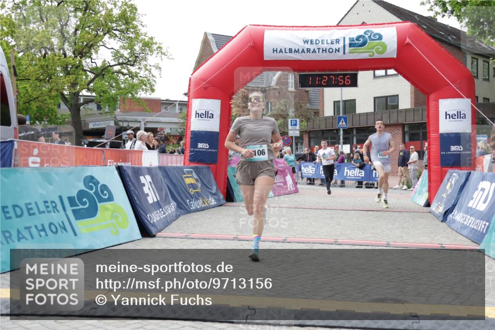 10.05.2026 - 8. Wedeler Halbmarathon Yannick Fuchs http://msf.ph/oto/9713156 10.05.2026 11:27:54 Ziel 875, 882, 1006, 2106, 2210, 2228, 2240 meine-sportfotos.de