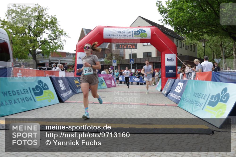 10.05.2026 - 8. Wedeler Halbmarathon Yannick Fuchs http://msf.ph/oto/9713160 10.05.2026 11:27:55 Ziel 875, 882, 1006, 2106, 2210, 2228, 2240 meine-sportfotos.de