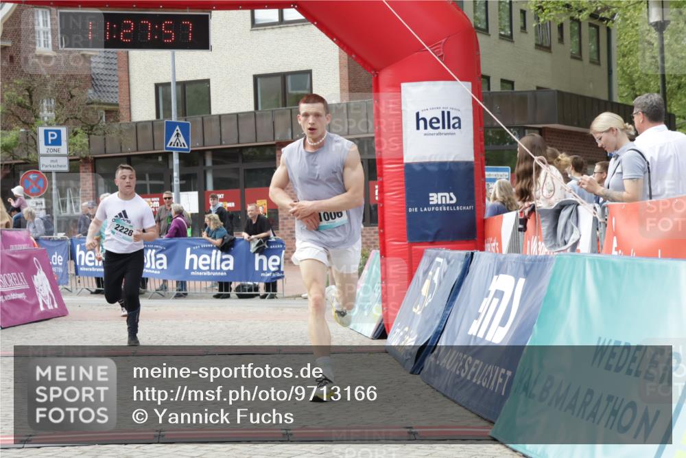 10.05.2026 - 8. Wedeler Halbmarathon Yannick Fuchs http://msf.ph/oto/9713166 10.05.2026 11:27:55 Ziel 875, 882, 1006, 2106, 2210, 2228, 2240 meine-sportfotos.de