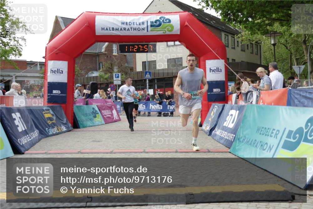 10.05.2026 - 8. Wedeler Halbmarathon Yannick Fuchs http://msf.ph/oto/9713176 10.05.2026 11:27:56 Ziel 882, 1006, 2106, 2210, 2228, 2240 meine-sportfotos.de
