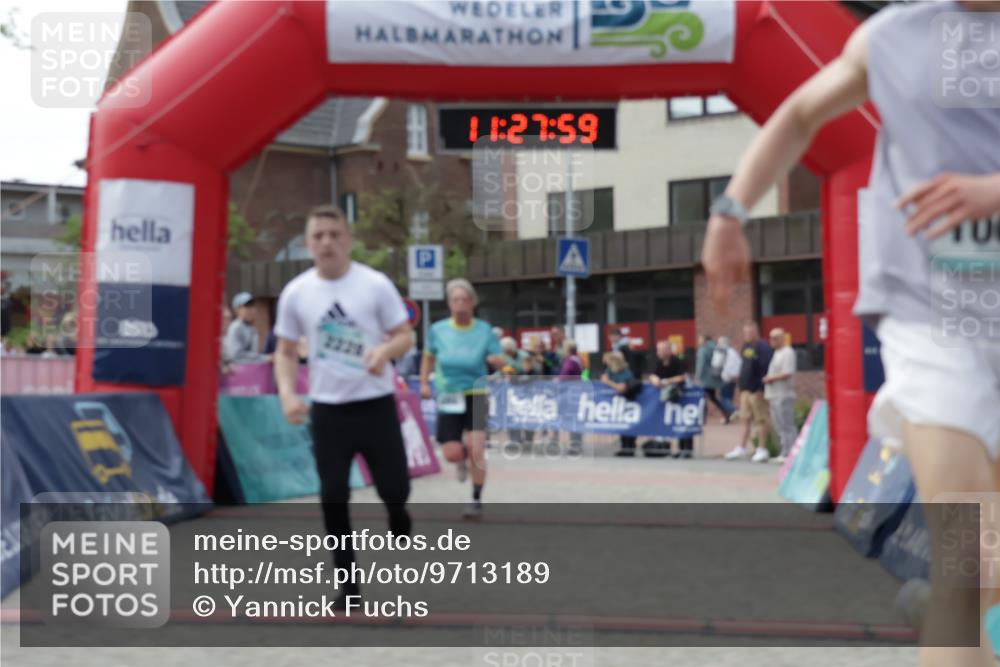 10.05.2026 - 8. Wedeler Halbmarathon Yannick Fuchs http://msf.ph/oto/9713189 10.05.2026 11:27:57 Ziel 882, 1006, 2106, 2210, 2228 meine-sportfotos.de