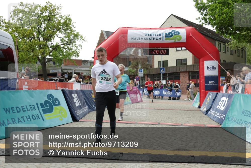 10.05.2026 - 8. Wedeler Halbmarathon Yannick Fuchs http://msf.ph/oto/9713209 10.05.2026 11:27:58 Ziel 882, 1006, 2106, 2228 meine-sportfotos.de