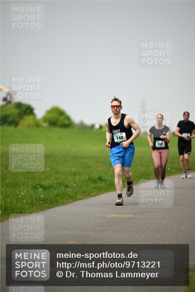 10.05.2026 - 8. Wedeler Halbmarathon Dr. Thomas Lammeyer http://msf.ph/oto/9713221 10.05.2026 12:13:27 Laufen 748, 550 meine-sportfotos.de