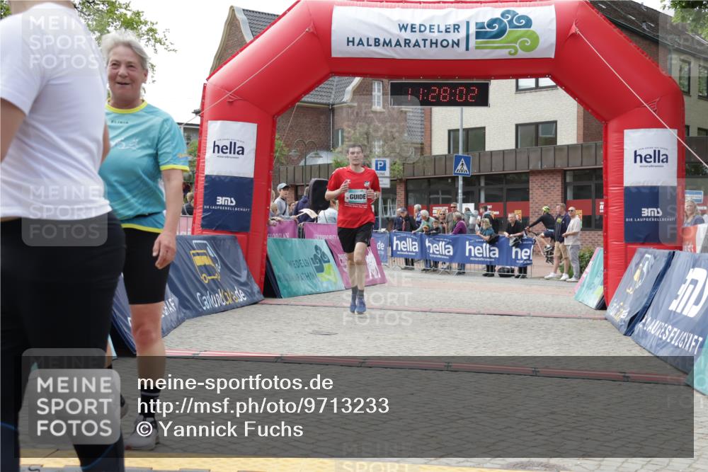 10.05.2026 - 8. Wedeler Halbmarathon Yannick Fuchs http://msf.ph/oto/9713233 10.05.2026 11:28:00 Ziel 882, 1006, 2211, 2228 meine-sportfotos.de
