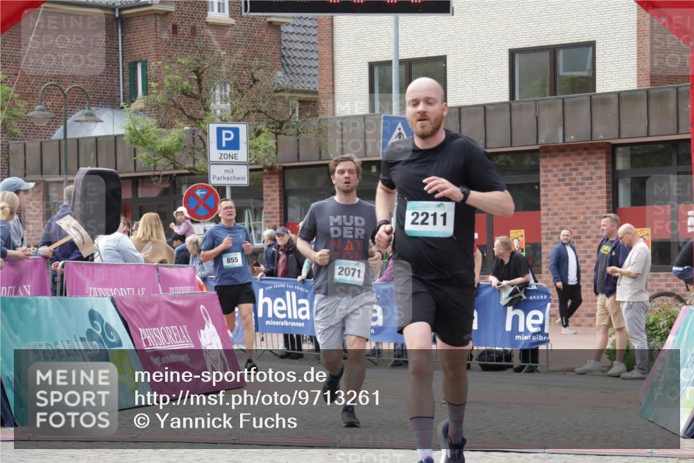 10.05.2026 - 8. Wedeler Halbmarathon Yannick Fuchs http://msf.ph/oto/9713261 10.05.2026 11:28:04 Ziel 855, 933, 2071, 2211 meine-sportfotos.de