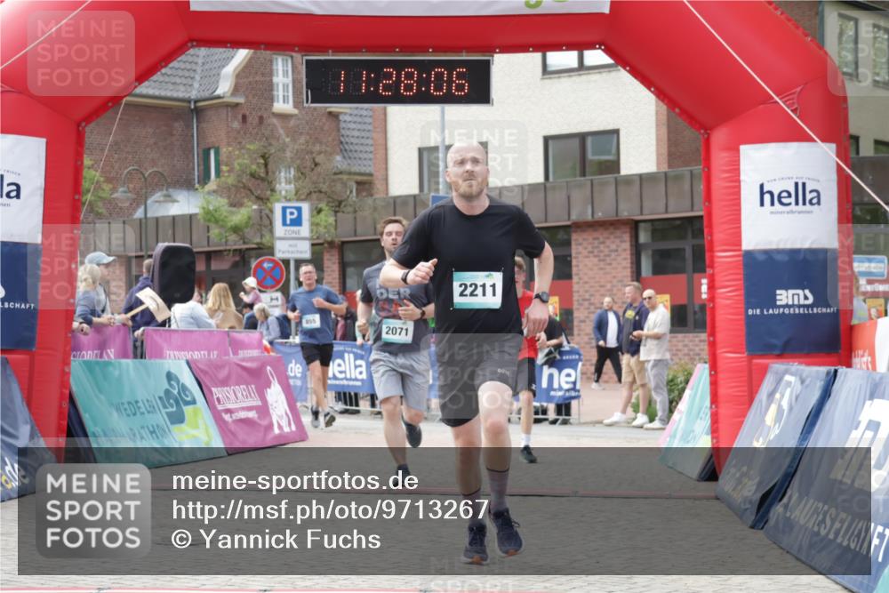 10.05.2026 - 8. Wedeler Halbmarathon Yannick Fuchs http://msf.ph/oto/9713267 10.05.2026 11:28:04 Ziel 855, 933, 2071, 2211 meine-sportfotos.de