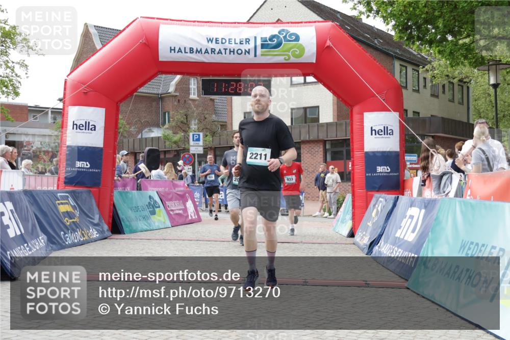 10.05.2026 - 8. Wedeler Halbmarathon Yannick Fuchs http://msf.ph/oto/9713270 10.05.2026 11:28:05 Ziel 855, 933, 2071, 2211 meine-sportfotos.de