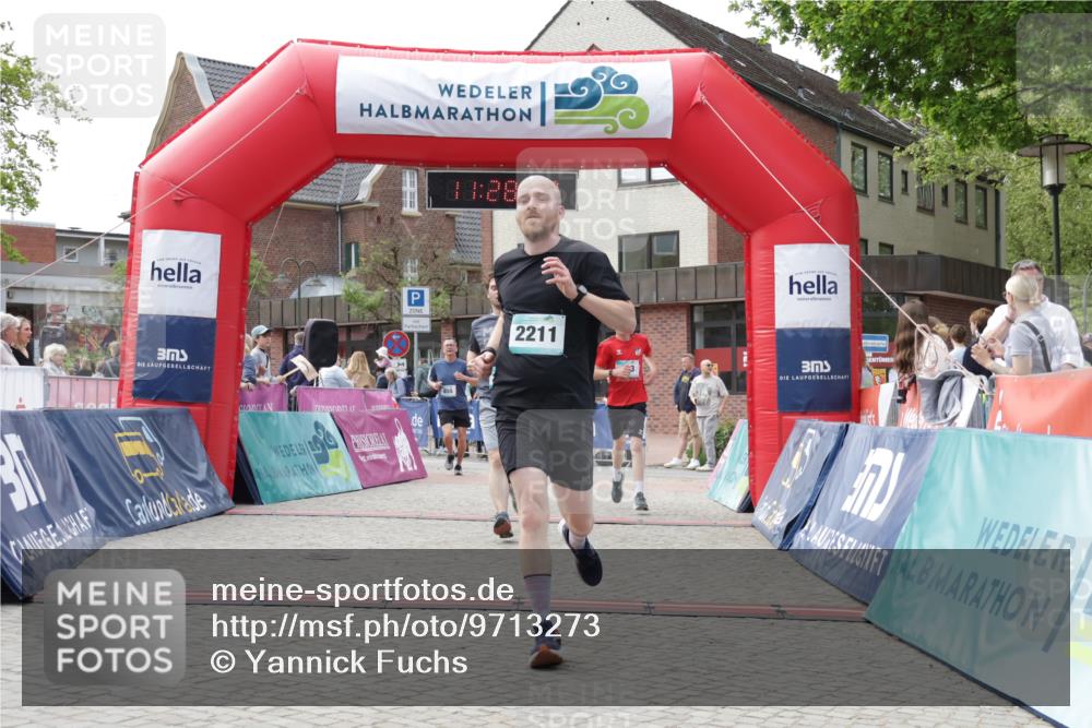 10.05.2026 - 8. Wedeler Halbmarathon Yannick Fuchs http://msf.ph/oto/9713273 10.05.2026 11:28:05 Ziel 855, 933, 2071, 2211 meine-sportfotos.de