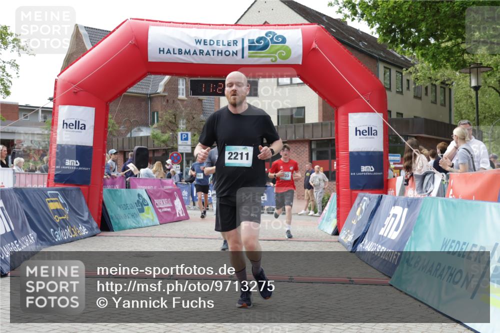10.05.2026 - 8. Wedeler Halbmarathon Yannick Fuchs http://msf.ph/oto/9713275 10.05.2026 11:28:05 Ziel 855, 933, 2071, 2211 meine-sportfotos.de