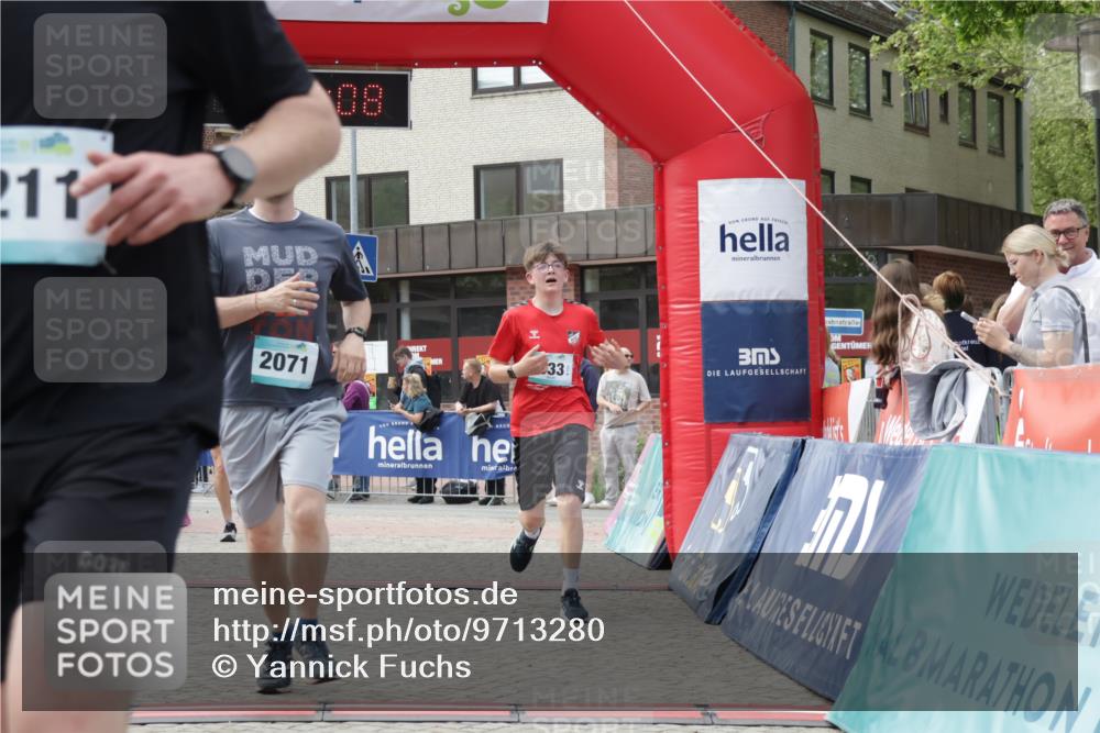 10.05.2026 - 8. Wedeler Halbmarathon Yannick Fuchs http://msf.ph/oto/9713280 10.05.2026 11:28:06 Ziel 855, 933, 2071, 2211 meine-sportfotos.de