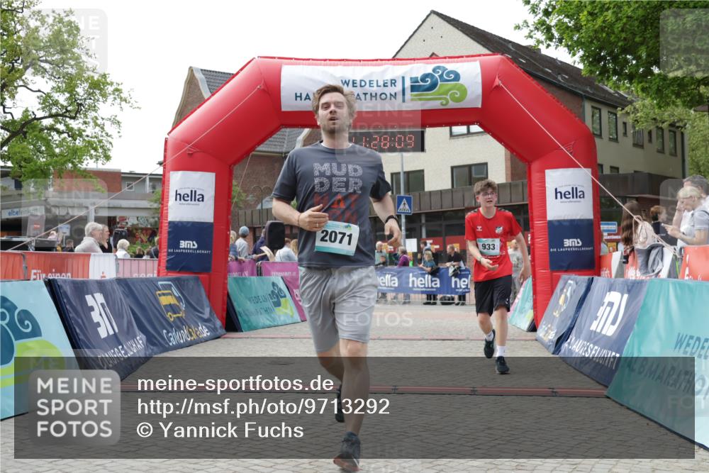 10.05.2026 - 8. Wedeler Halbmarathon Yannick Fuchs http://msf.ph/oto/9713292 10.05.2026 11:28:07 Ziel 855, 933, 2071, 2211 meine-sportfotos.de