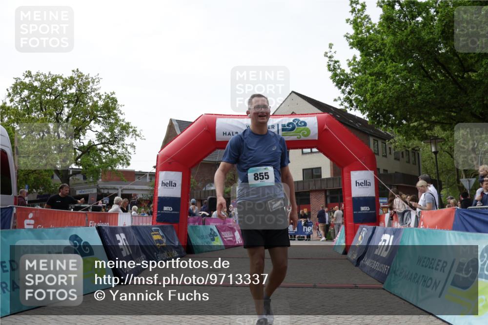 10.05.2026 - 8. Wedeler Halbmarathon Yannick Fuchs http://msf.ph/oto/9713337 10.05.2026 11:28:14 Ziel 170, 855, 927, 2038 meine-sportfotos.de