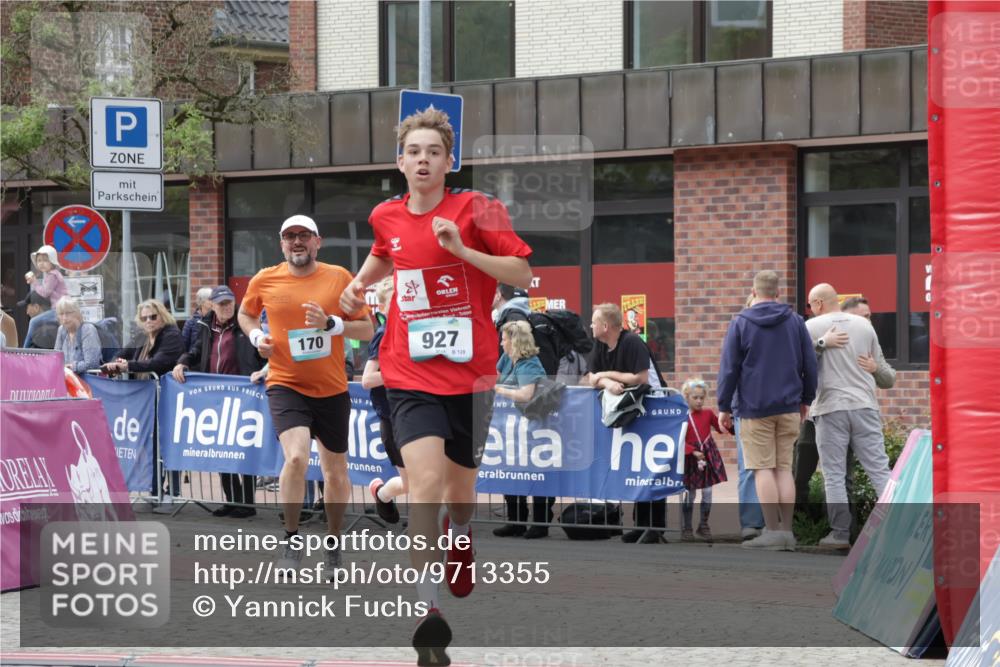 10.05.2026 - 8. Wedeler Halbmarathon Yannick Fuchs http://msf.ph/oto/9713355 10.05.2026 11:28:16 Ziel 170, 927, 1042, 2038 meine-sportfotos.de