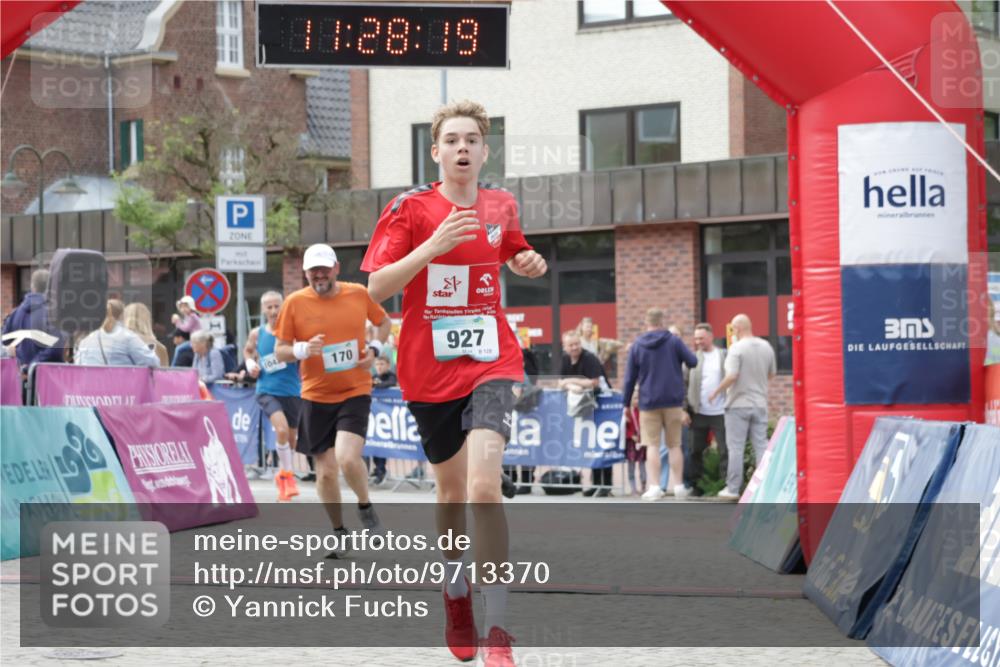 10.05.2026 - 8. Wedeler Halbmarathon Yannick Fuchs http://msf.ph/oto/9713370 10.05.2026 11:28:17 Ziel 170, 927, 1042, 2038 meine-sportfotos.de