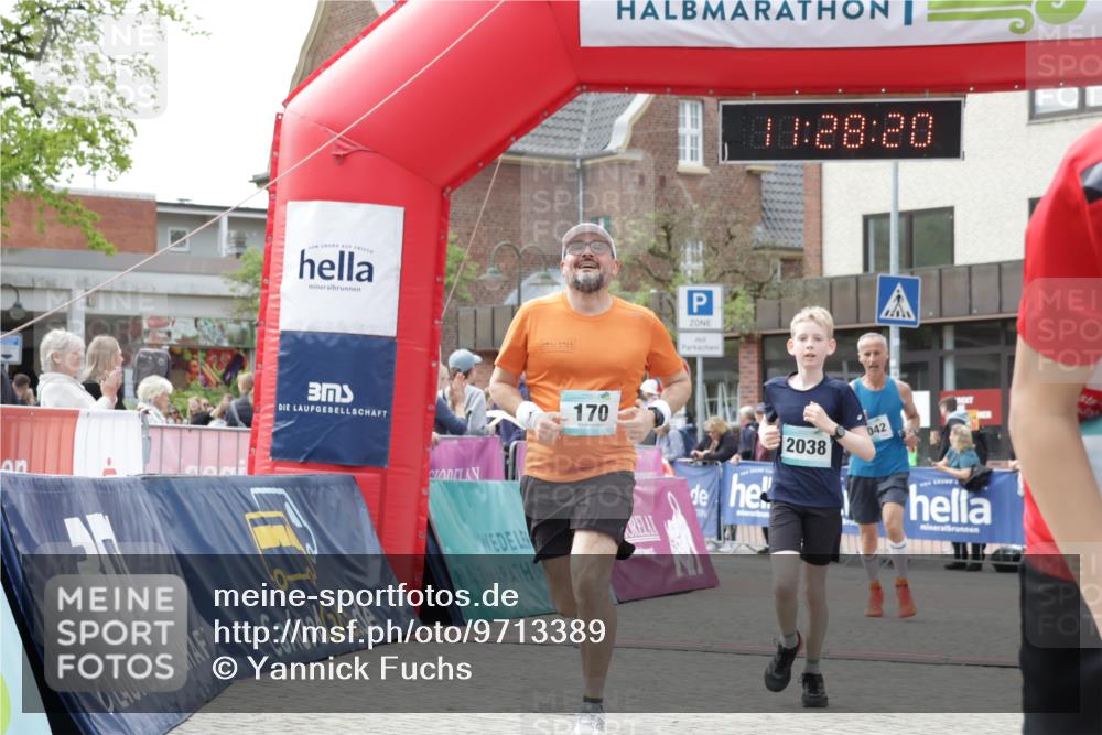 10.05.2026 - 8. Wedeler Halbmarathon Yannick Fuchs http://msf.ph/oto/9713389 10.05.2026 11:28:19 Ziel 170, 927, 1042, 2038 meine-sportfotos.de