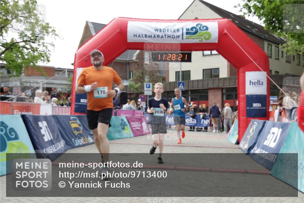 10.05.2026 - 8. Wedeler Halbmarathon Yannick Fuchs http://msf.ph/oto/9713400 10.05.2026 11:28:19 Ziel 170, 927, 1042, 2038 meine-sportfotos.de