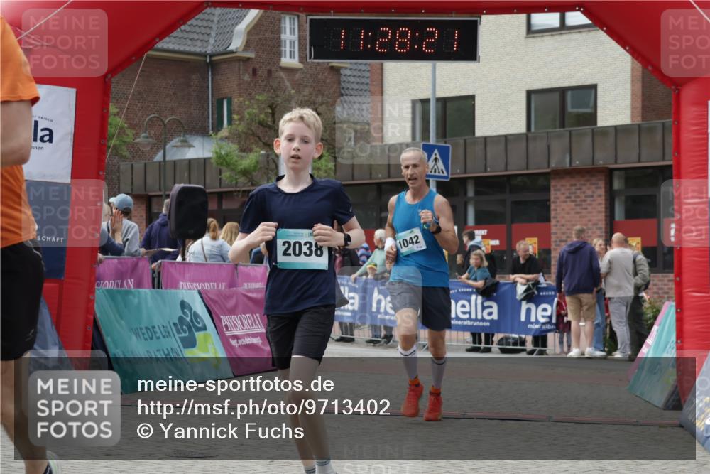 10.05.2026 - 8. Wedeler Halbmarathon Yannick Fuchs http://msf.ph/oto/9713402 10.05.2026 11:28:20 Ziel 170, 927, 1042, 2038 meine-sportfotos.de