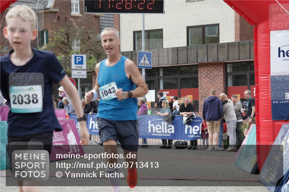 10.05.2026 - 8. Wedeler Halbmarathon Yannick Fuchs http://msf.ph/oto/9713413 10.05.2026 11:28:21 Ziel 170, 927, 1042, 2038 meine-sportfotos.de