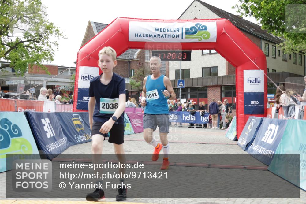 10.05.2026 - 8. Wedeler Halbmarathon Yannick Fuchs http://msf.ph/oto/9713421 10.05.2026 11:28:21 Ziel 170, 927, 1042, 2038 meine-sportfotos.de