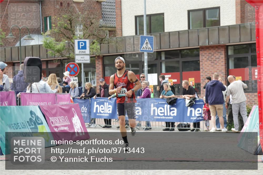 10.05.2026 - 8. Wedeler Halbmarathon Yannick Fuchs http://msf.ph/oto/9713443 10.05.2026 11:28:27 Ziel 2122 meine-sportfotos.de