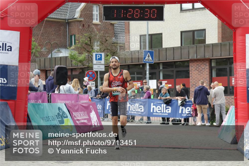 10.05.2026 - 8. Wedeler Halbmarathon Yannick Fuchs http://msf.ph/oto/9713451 10.05.2026 11:28:28 Ziel 2122 meine-sportfotos.de