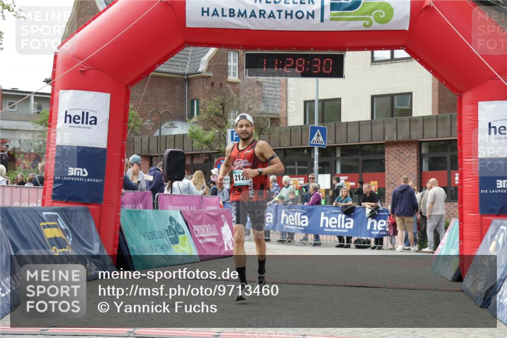 10.05.2026 - 8. Wedeler Halbmarathon Yannick Fuchs http://msf.ph/oto/9713460 10.05.2026 11:28:28 Ziel 2122 meine-sportfotos.de