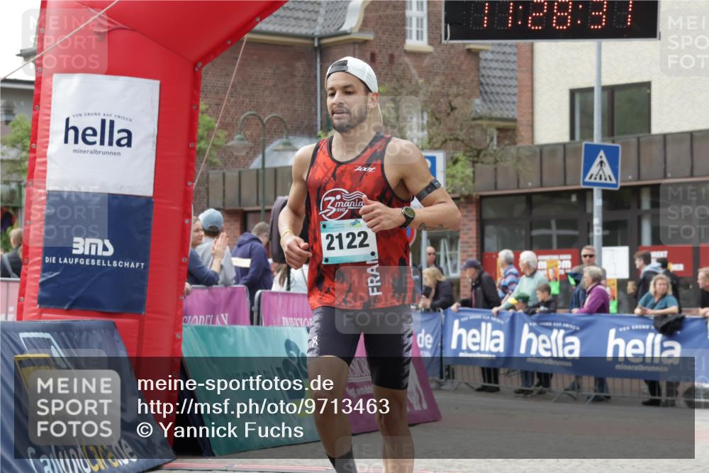 10.05.2026 - 8. Wedeler Halbmarathon Yannick Fuchs http://msf.ph/oto/9713463 10.05.2026 11:28:29 Ziel 2122 meine-sportfotos.de