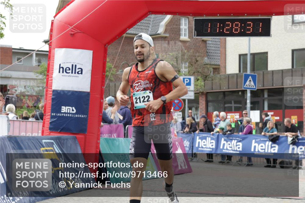 10.05.2026 - 8. Wedeler Halbmarathon Yannick Fuchs http://msf.ph/oto/9713466 10.05.2026 11:28:29 Ziel 2122 meine-sportfotos.de