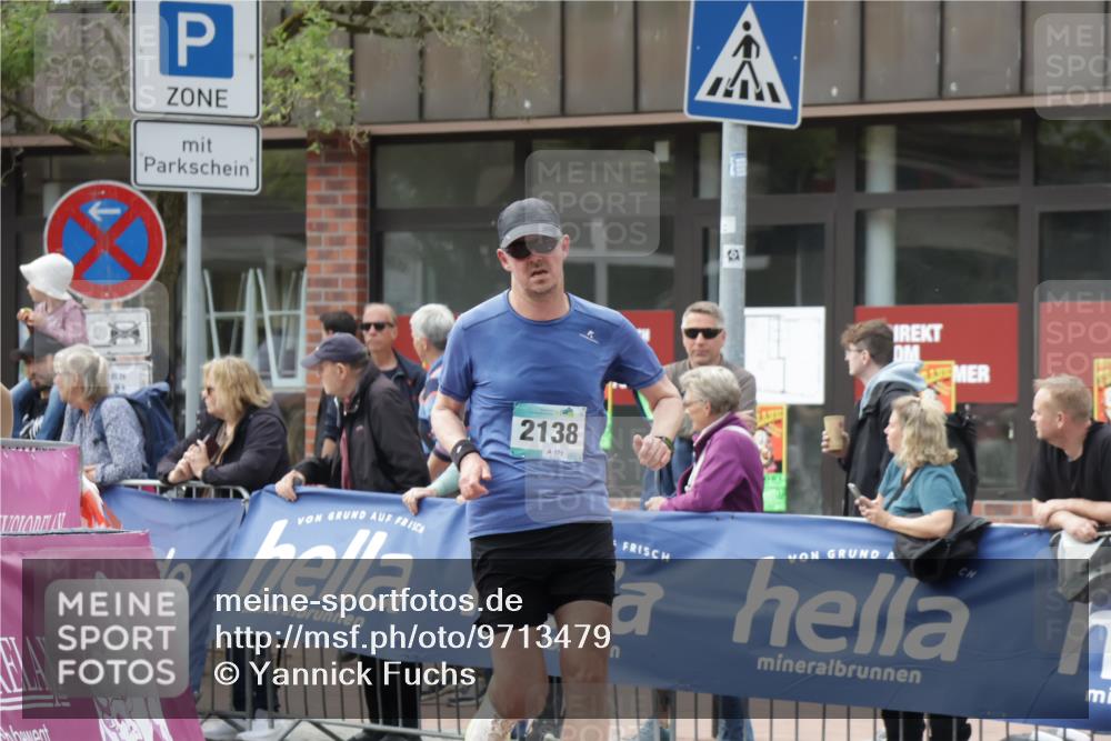 10.05.2026 - 8. Wedeler Halbmarathon Yannick Fuchs http://msf.ph/oto/9713479 10.05.2026 11:28:33 Ziel 2122, 2138 meine-sportfotos.de