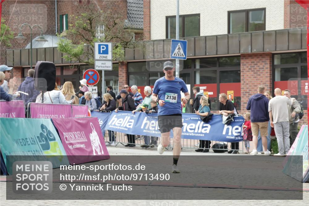 10.05.2026 - 8. Wedeler Halbmarathon Yannick Fuchs http://msf.ph/oto/9713490 10.05.2026 11:28:33 Ziel 2122, 2138 meine-sportfotos.de