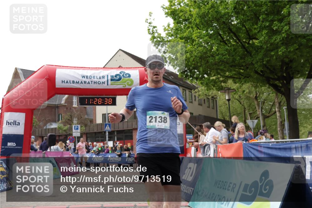 10.05.2026 - 8. Wedeler Halbmarathon Yannick Fuchs http://msf.ph/oto/9713519 10.05.2026 11:28:37 Ziel 857, 2115, 2138 meine-sportfotos.de