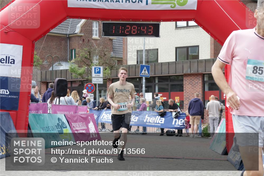 10.05.2026 - 8. Wedeler Halbmarathon Yannick Fuchs http://msf.ph/oto/9713566 10.05.2026 11:28:41 Ziel 169, 857, 926, 2115 meine-sportfotos.de