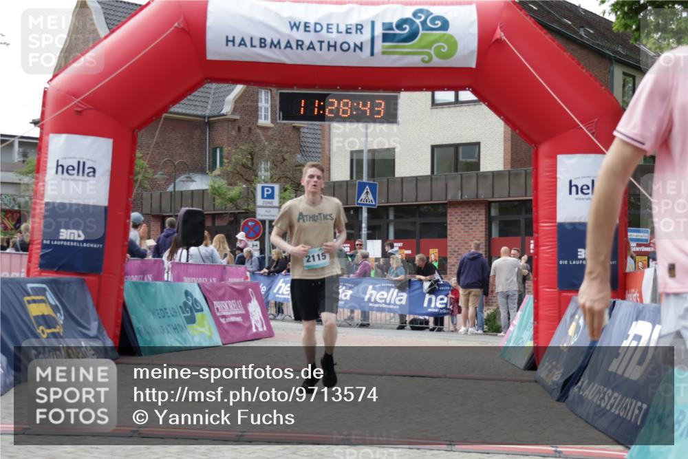 10.05.2026 - 8. Wedeler Halbmarathon Yannick Fuchs http://msf.ph/oto/9713574 10.05.2026 11:28:42 Ziel 169, 530, 857, 926, 2115 meine-sportfotos.de