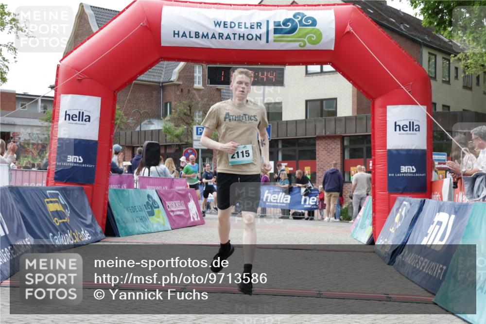 10.05.2026 - 8. Wedeler Halbmarathon Yannick Fuchs http://msf.ph/oto/9713586 10.05.2026 11:28:43 Ziel 169, 530, 635, 857, 926, 2115 meine-sportfotos.de